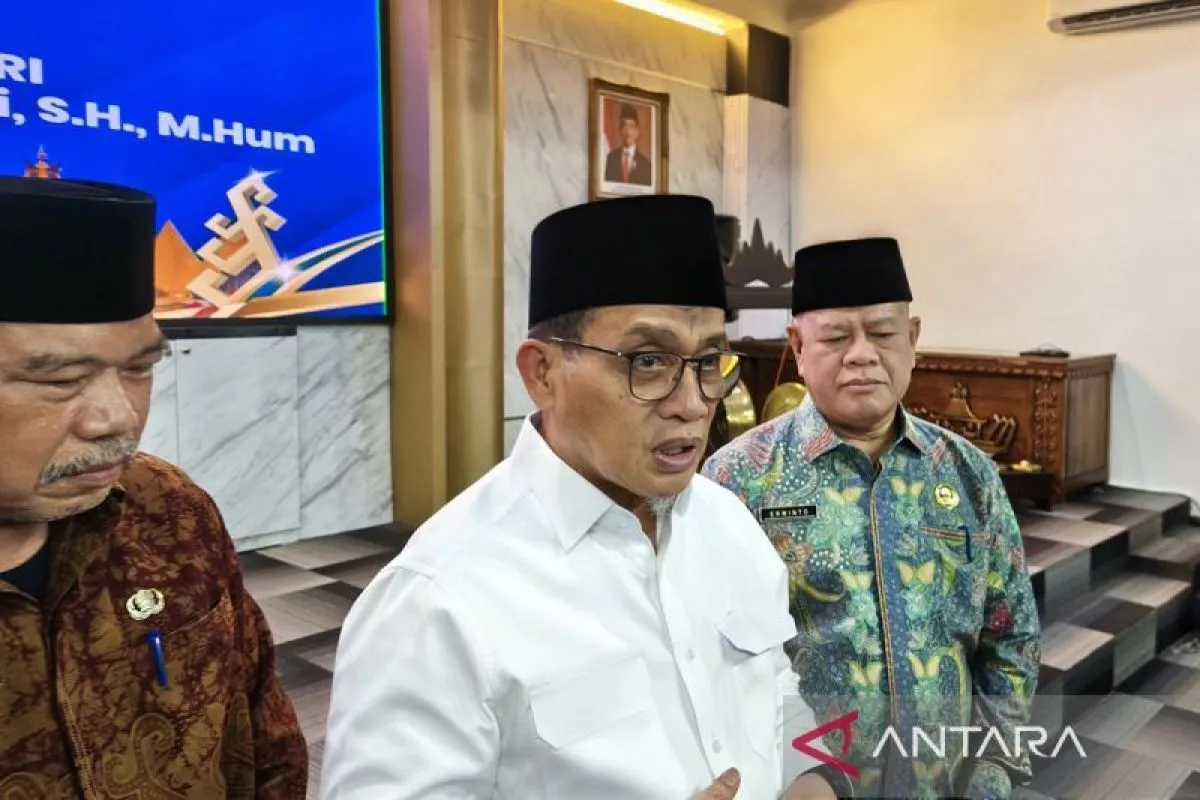 Wamenag Romo Syafi'i dimintai keterangan awak media