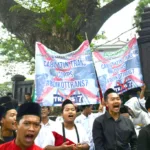 Tuntut Cabut Izin Trans7,…